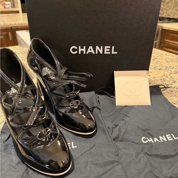 NEW CHANEL black patent leather strappy cage pumps/heels  8B (38) w box - Picture 7 of 11